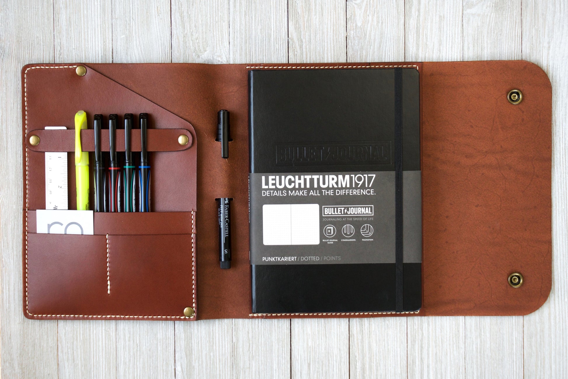 https://www.ruggedminimalist.com/cdn/shop/products/Bullet_Journal_Cover-English_Tan-Vegetable_Tanned-Leather-AB-Rugged_Minimalist_1_1946x.jpg?v=1647034330